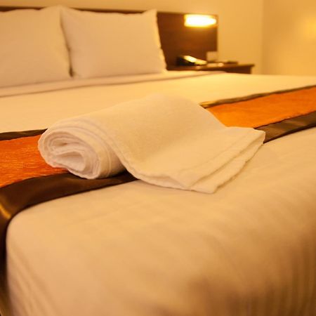 M Suites Hotel 마카티 외부 사진
