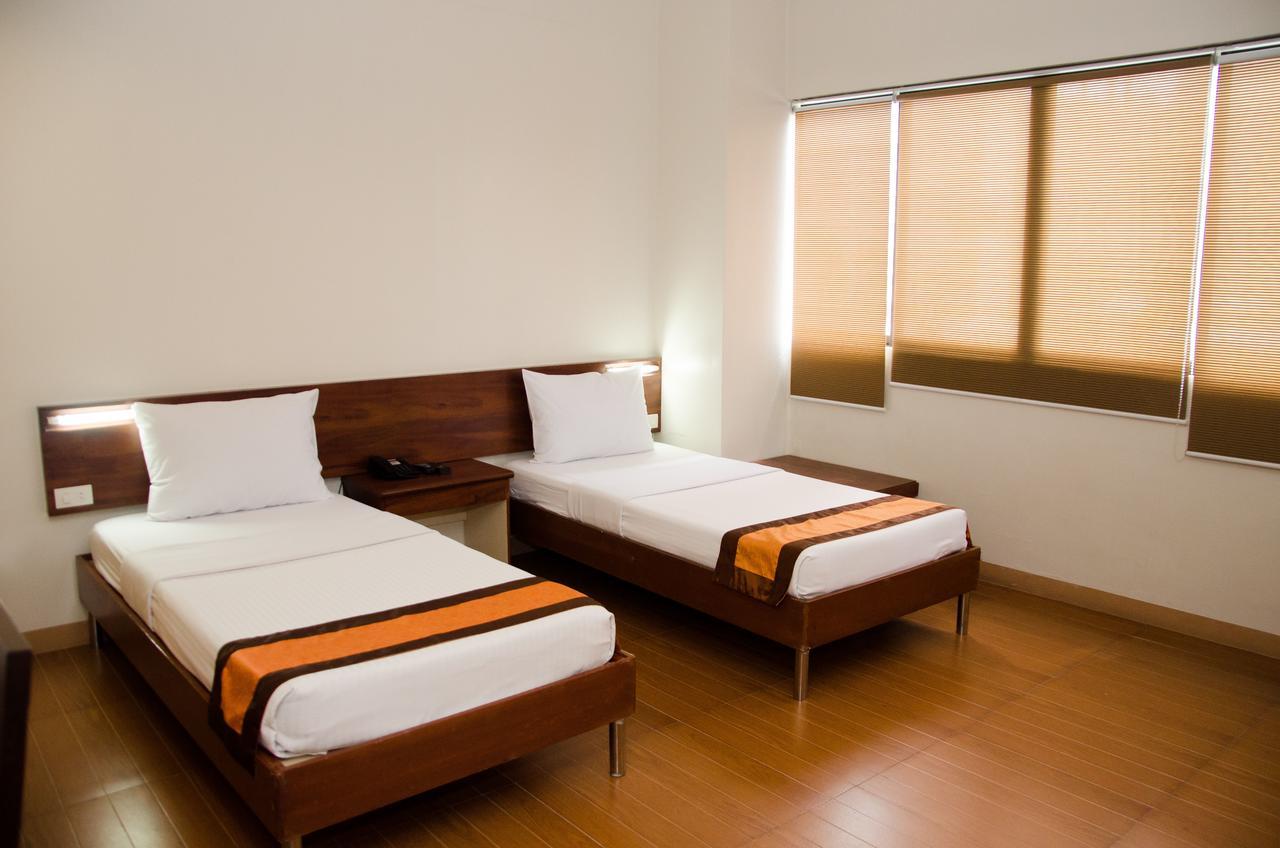 M Suites Hotel 마카티 외부 사진