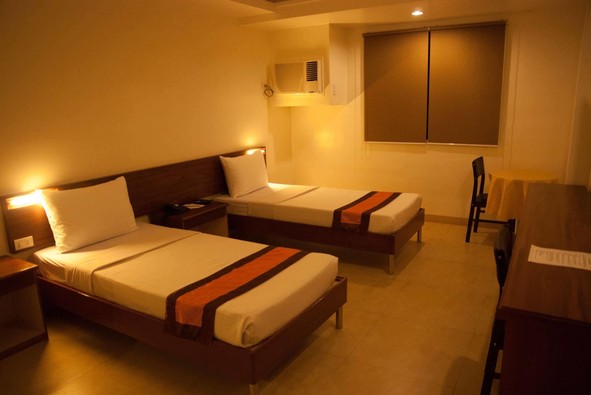M Suites Hotel 마카티 외부 사진