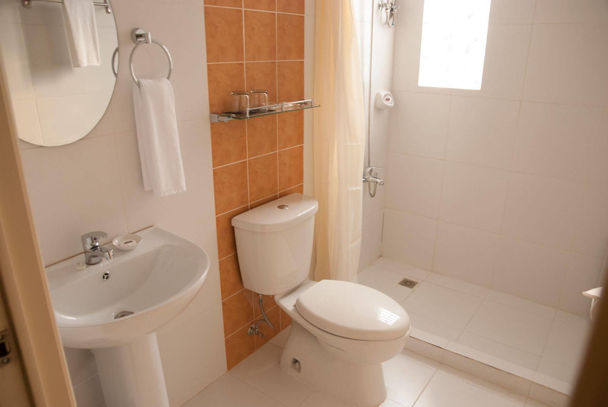 M Suites Hotel 마카티 외부 사진