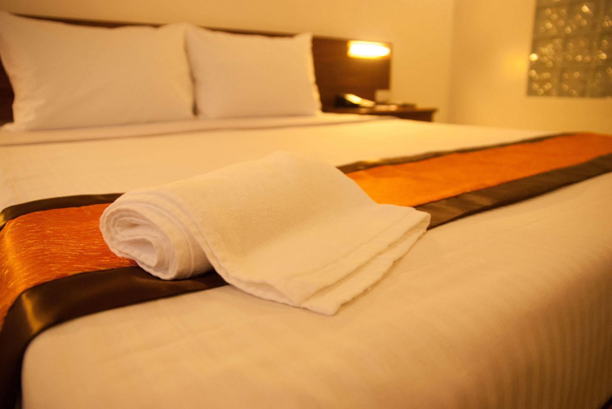 M Suites Hotel 마카티 외부 사진