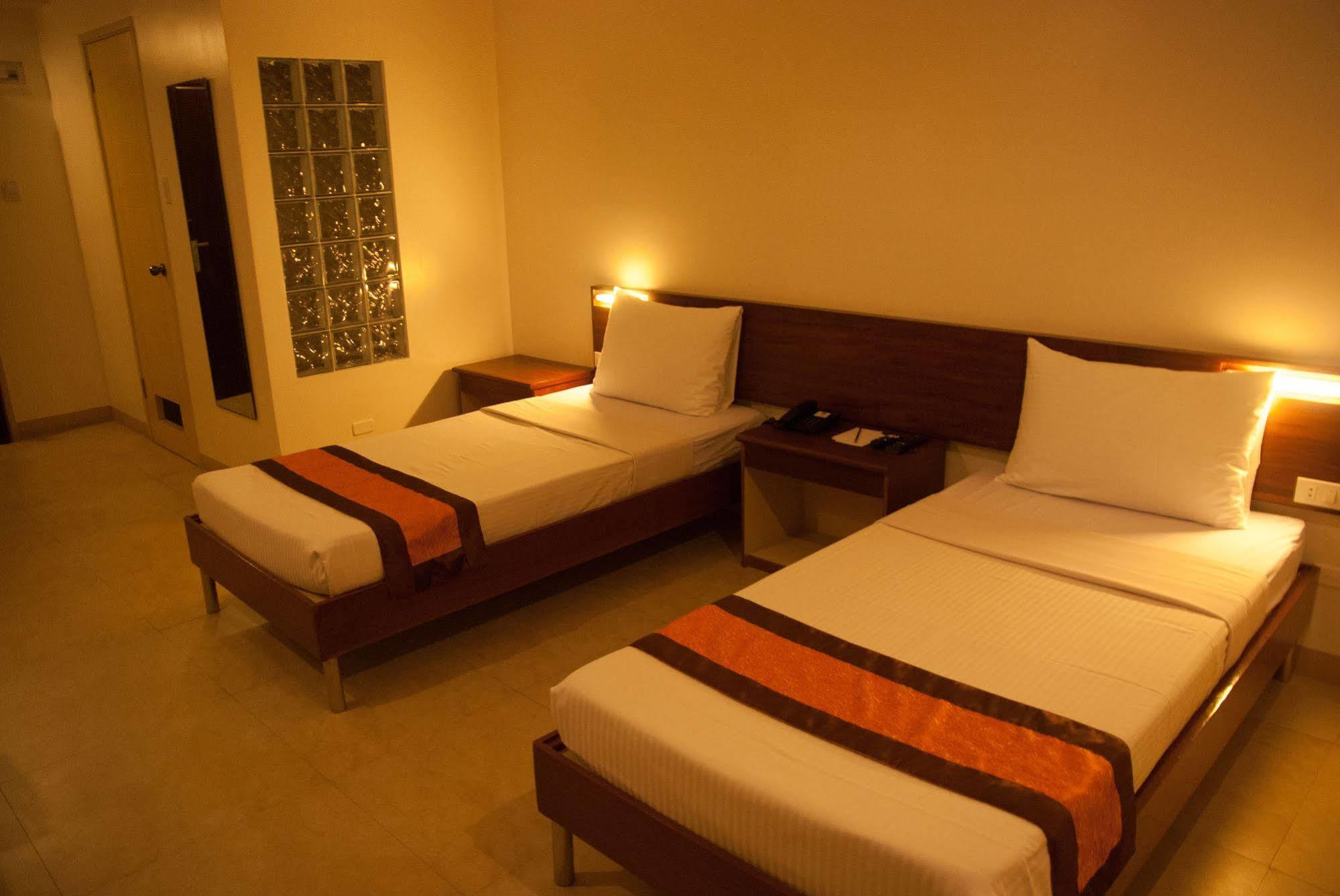 M Suites Hotel 마카티 외부 사진