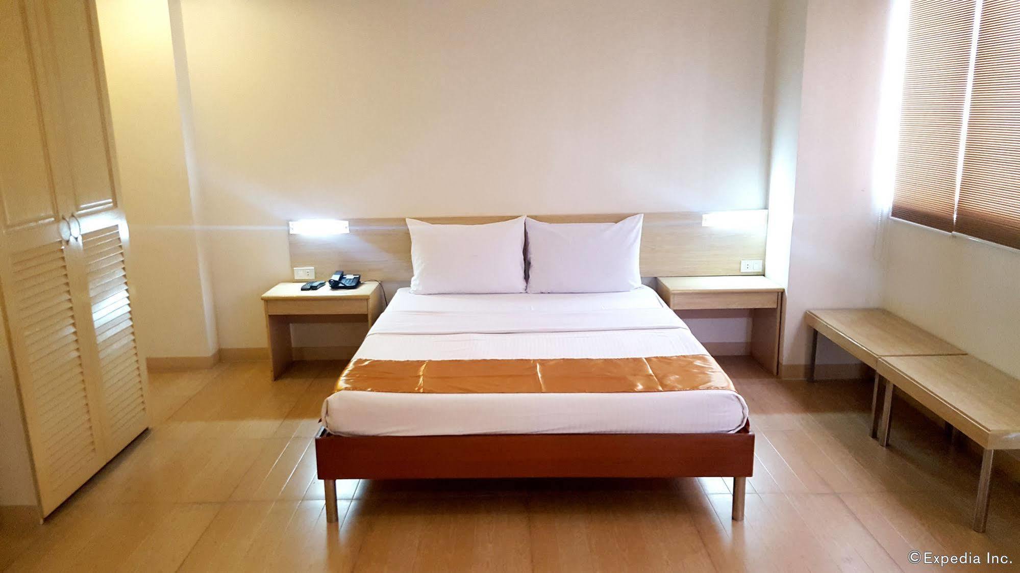 M Suites Hotel 마카티 외부 사진