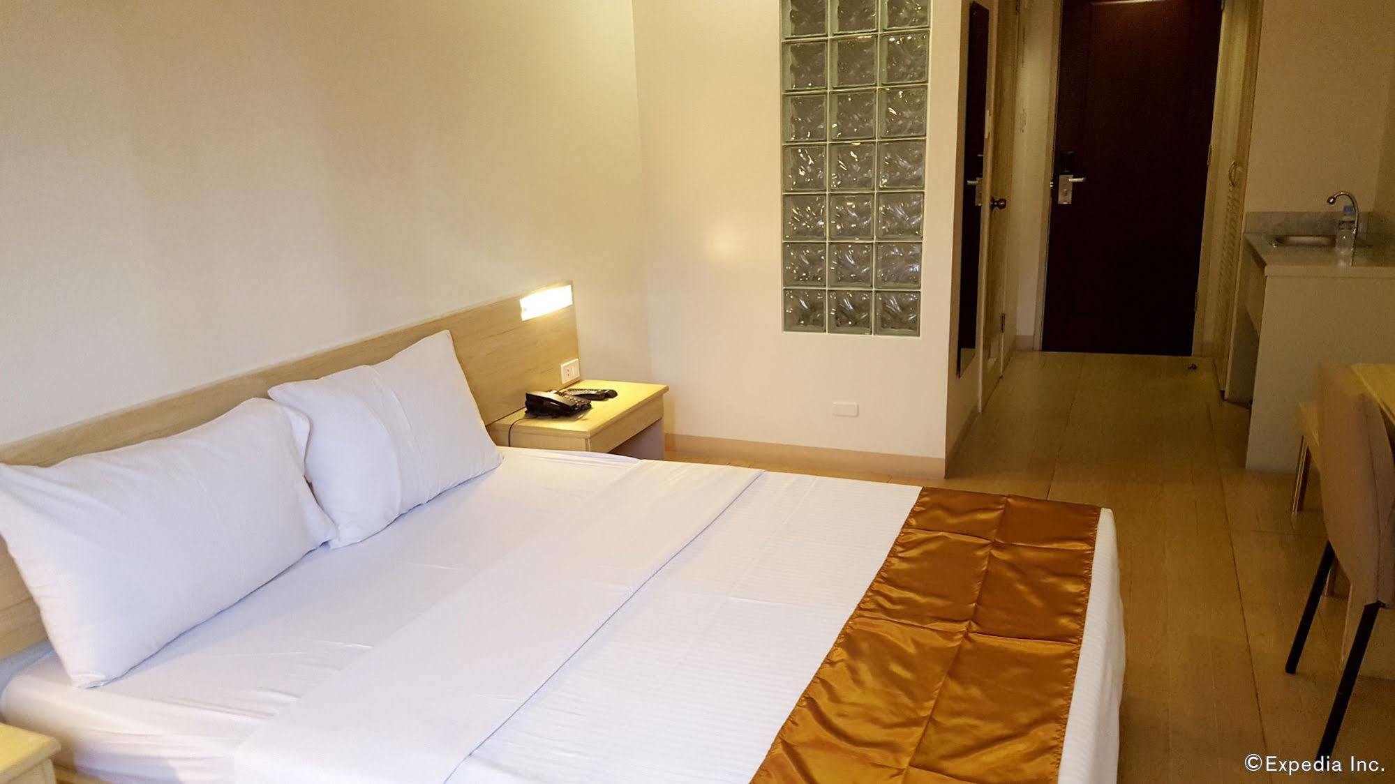 M Suites Hotel 마카티 외부 사진