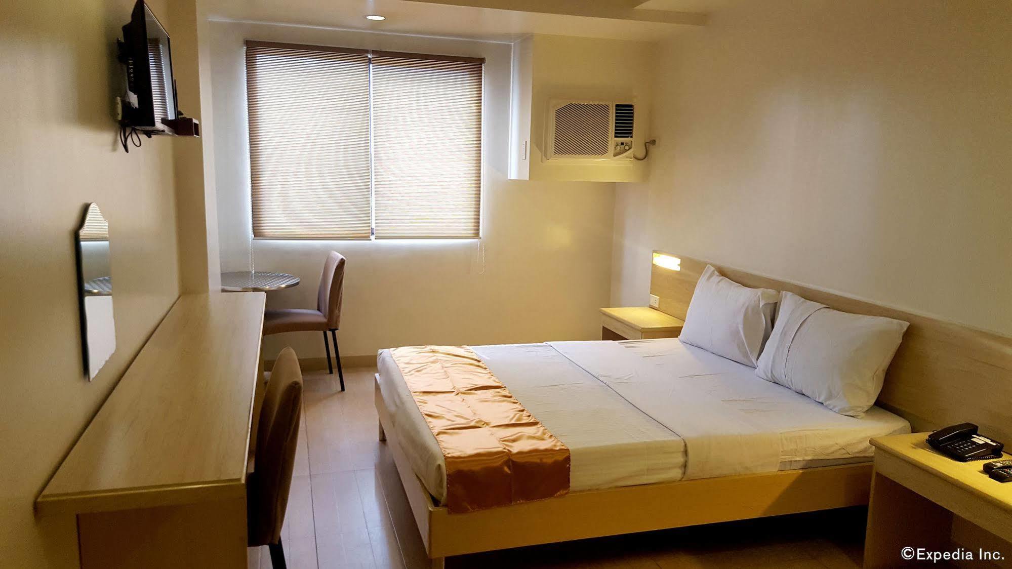 M Suites Hotel 마카티 외부 사진