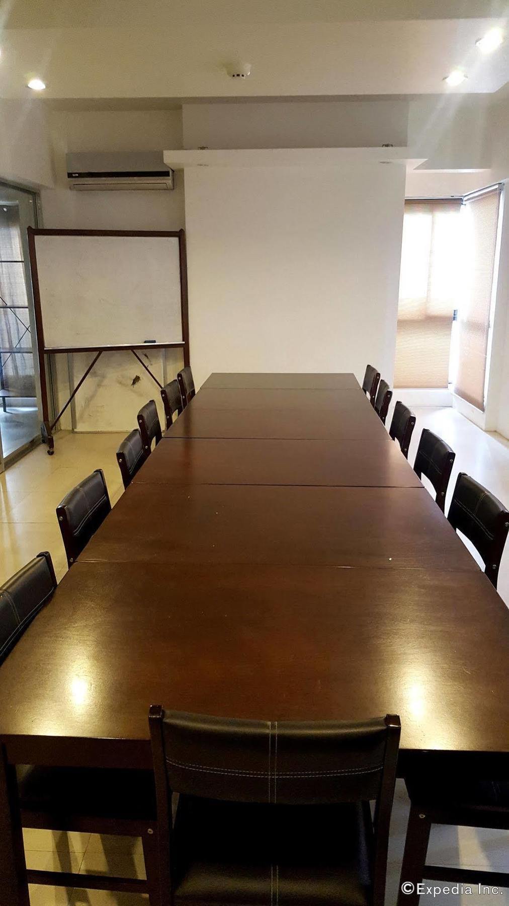 M Suites Hotel 마카티 외부 사진